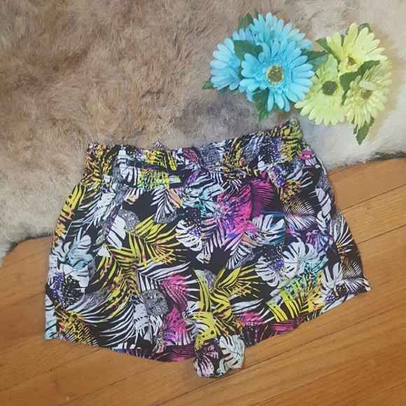 Hott Kiss Pants - Palm Tree Multicolor designed Linen shorts